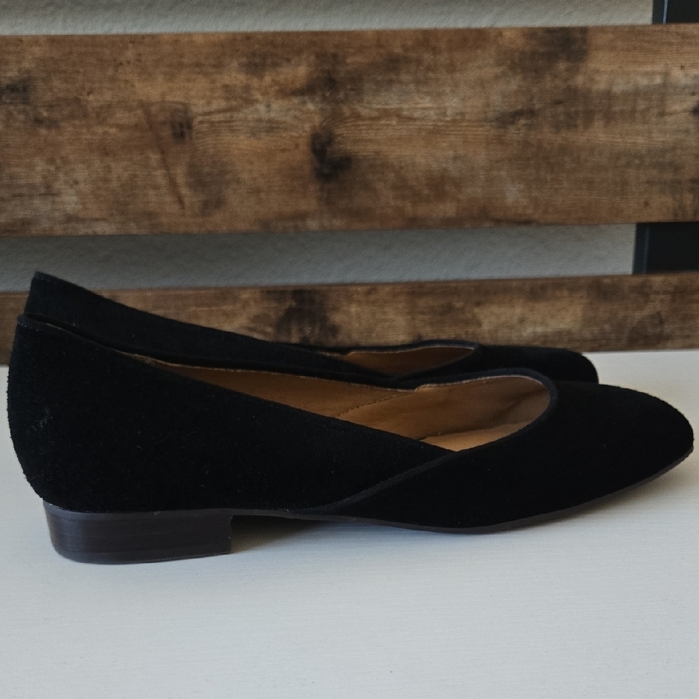 Crown Vintage Talzie Black Suede Flats Size 9M